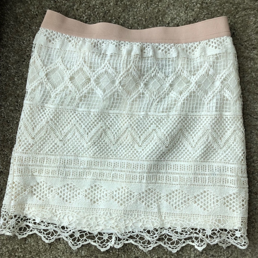 Lace white skirt